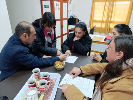 El Secretario de Cultura y Educación, acompañado por la Directora de Ceremonial y Protocolo, mantuvieron una reunión en horas de la tarde con la Rectora del Colegio Secundario "Daisaku Ikeda